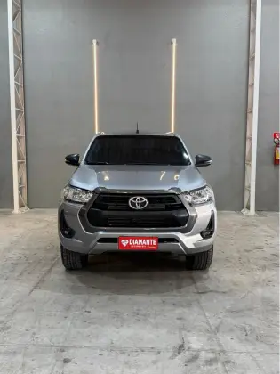 TOYOTA HILUX 2.8 D-4D TURBO DIESEL CD SR 4X4 AUTOMÁTICO
