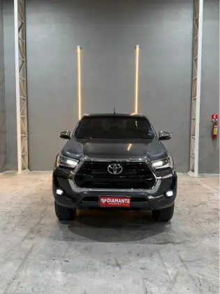 TOYOTA HILUX 2.8 D-4D TURBO DIESEL CD SRV 4X4 AUTOMÁTICO TOYOTA HILUX 2.8 D-4D TURBO DIESEL CD SRV 4X4 AUTOMÁTICO