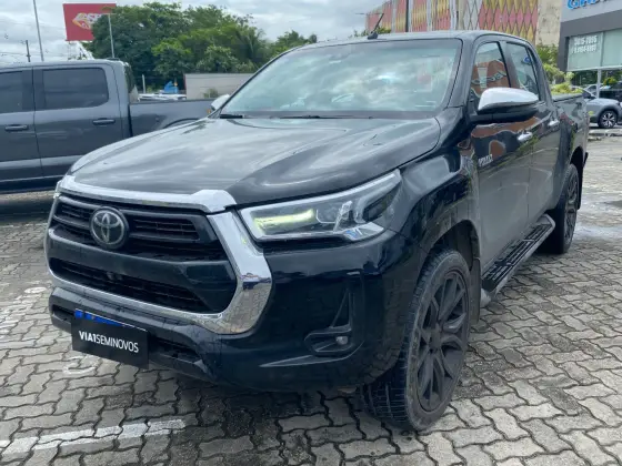 TOYOTA HILUX 2.8 D-4D TURBO DIESEL CD SRX 4X4 AUTOMÁTICO TOYOTA HILUX 2.8 D-4D TURBO DIESEL CD SRX 4X4 AUTOMÁTICO