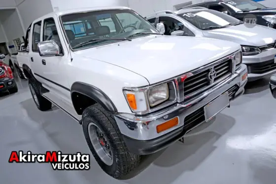 TOYOTA HILUX 2.8 SR5 4X4 CD 8V DIESEL 4P MANUAL