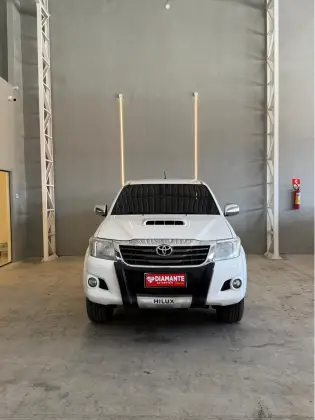 TOYOTA HILUX 3.0 SR 4X4 CD 16V TURBO INTERCOOLER DIESEL 4P AUTOMÁTICO TOYOTA HILUX 3.0 SR 4X4 CD 16V TURBO INTERCOOLER DIESEL 4P AUTOMÁTICO