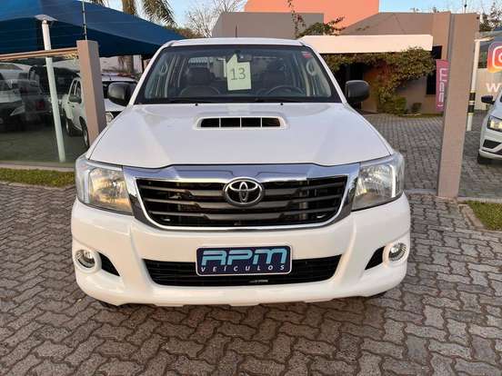 TOYOTA-HILUX-2012