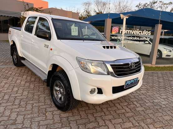 TOYOTA-HILUX-2012