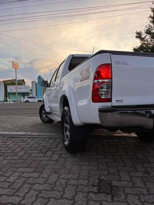 TOYOTA-HILUX-2012