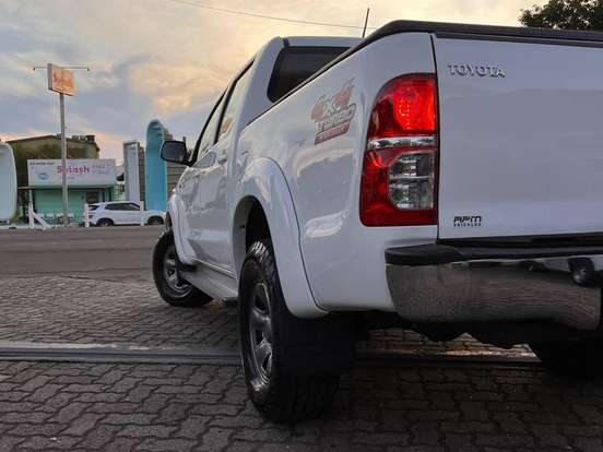 TOYOTA-HILUX-3.0 SR 4X4 CD 16V TURBO INTERCOOLER DIESEL 4P AUTOMÁTICO TOYOTA-HILUX-2012