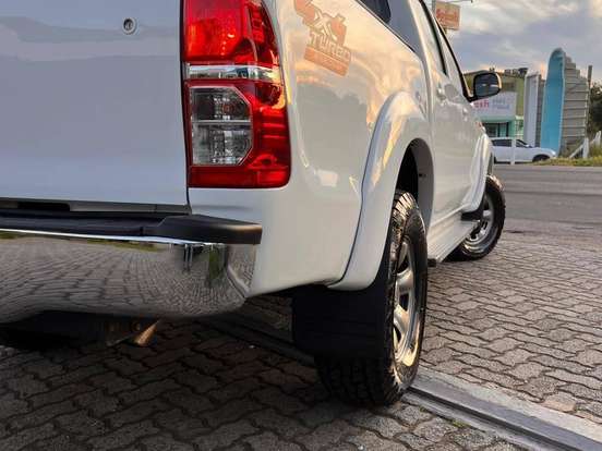 TOYOTA-HILUX-3.0 SR 4X4 CD 16V TURBO INTERCOOLER DIESEL 4P AUTOMÁTICO TOYOTA-HILUX-2012