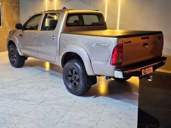 TOYOTA-HILUX-2005