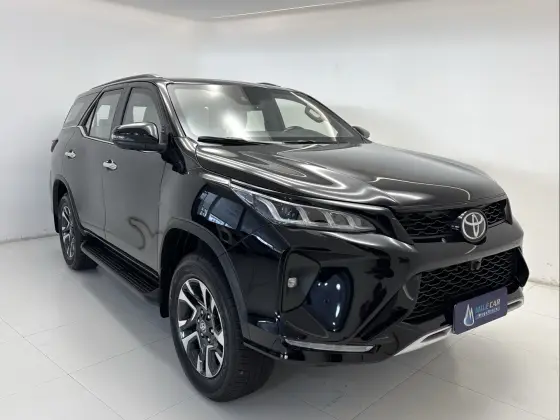TOYOTA HILUX SW4 2.8 D-4D TURBO DIESEL DIAMOND 7L 4X4 AUTOMÁTICO