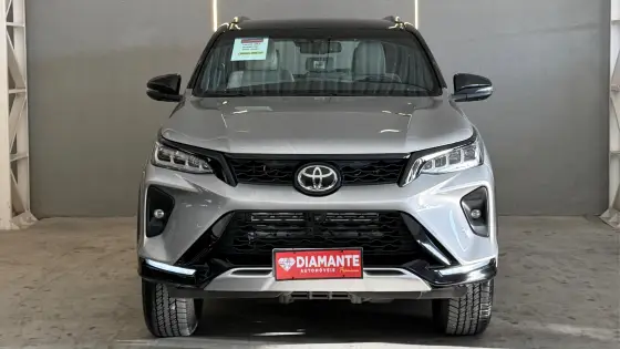 TOYOTA HILUX SW4 2.8 D-4D TURBO DIESEL DIAMOND 7L 4X4 AUTOMÁTICO TOYOTA HILUX SW4 2.8 D-4D TURBO DIESEL DIAMOND 7L 4X4 AUTOMÁTICO