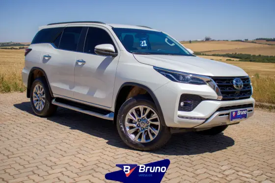 TOYOTA HILUX SW4 2.8 D-4D TURBO DIESEL SRX 7L 4X4 AUTOMÁTICO TOYOTA HILUX SW4 2.8 D-4D TURBO DIESEL SRX 7L 4X4 AUTOMÁTICO