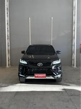 TOYOTA HILUX SW4 2.8 SRX 4X4 7 LUGARES 16V TURBO INTERCOOLER DIESEL 4P AUTOMÁTICO