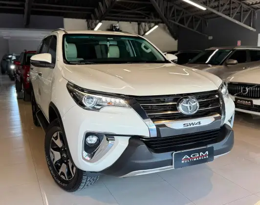 TOYOTA HILUX SW4 2.8 SRX DIAMOND 4X4 7 LUGARES 16V TURBO INTERCOOLER DIESEL 4P AUTOMÁTICO TOYOTA HILUX SW4 2.8 SRX DIAMOND 4X4 7 LUGARES 16V TURBO INTERCOOLER DIESEL 4P AUTOMÁTICO