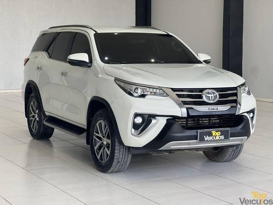 TOYOTA HILUX SW4 2.8 SRX 4X4 7 LUGARES 16V TURBO INTERCOOLER DIESEL 4P AUTOMÁTICO