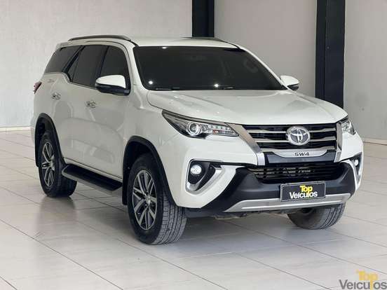 TOYOTA-HILUX SW4-2.8 SRX 4X4 7 LUGARES 16V TURBO INTERCOOLER DIESEL 4P AUTOMÁTICO TOYOTA-HILUX SW4-2018