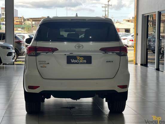 TOYOTA-HILUX SW4-2018
