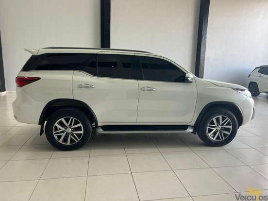 TOYOTA-HILUX SW4-2018
