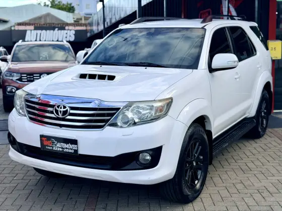 TOYOTA HILUX SW4 3.0 SRV 4X4 7 LUGARES 16V TURBO INTERCOOLER DIESEL 4P AUTOMÁTICO TOYOTA HILUX SW4 3.0 SRV 4X4 7 LUGARES 16V TURBO INTERCOOLER DIESEL 4P AUTOMÁTICO