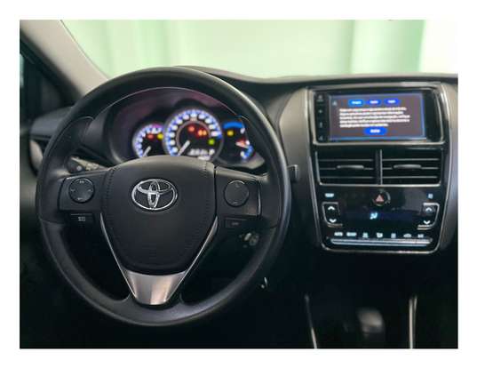 TOYOTA-YARIS-2022