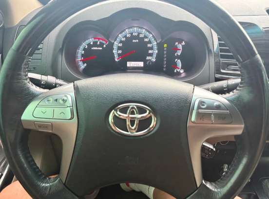TOYOTA-HILUX SW4-3.0 SRV 4X4 7 LUGARES 16V TURBO INTERCOOLER DIESEL 4P AUTOMÁTICO TOYOTA-HILUX SW4-2014