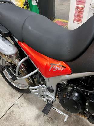 TRIUMPH-TIGER 955i-2005