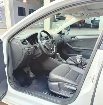 VOLKSWAGEN-JETTA-2017