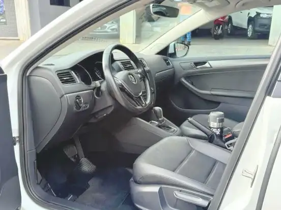 VOLKSWAGEN-JETTA-1.4 16V TSI COMFORTLINE GASOLINA 4P TIPTRONIC VOLKSWAGEN-JETTA-2017