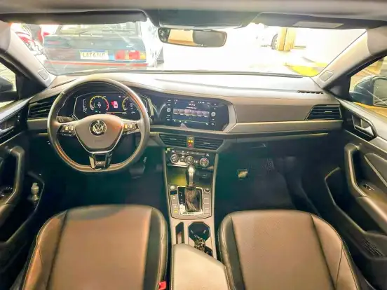 VOLKSWAGEN-JETTA-2018