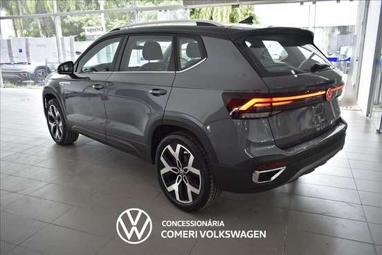 VOLKSWAGEN-TAOS-2026