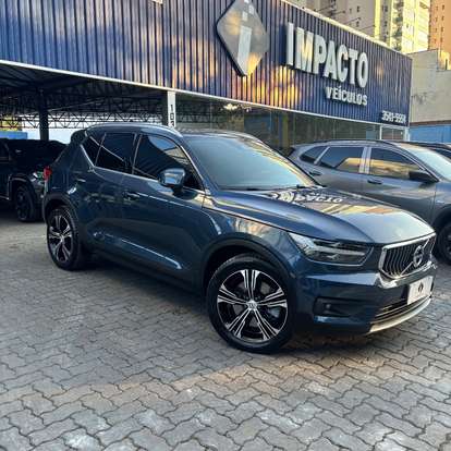 VOLVO-XC40-2021