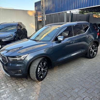 VOLVO-XC40-2021