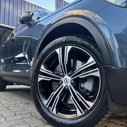 VOLVO-XC40-2021