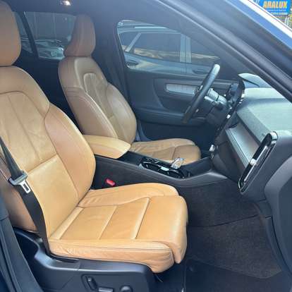 VOLVO-XC40-2021