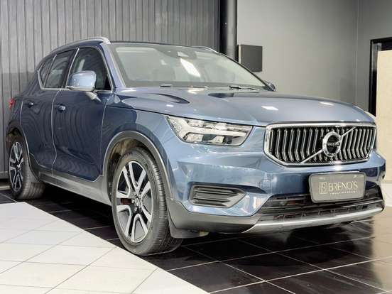 VOLVO-XC40-2021