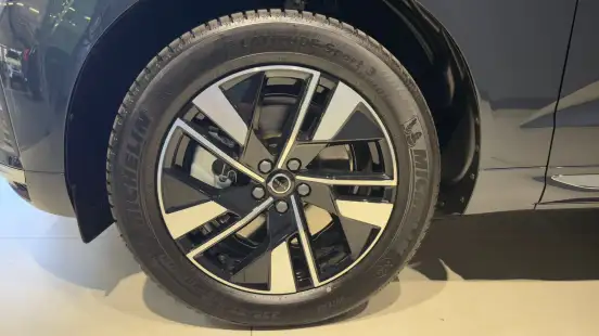 VOLVO-XC60-2025
