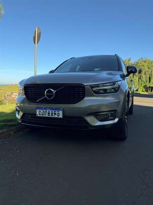 VOLVO-XC40-2021