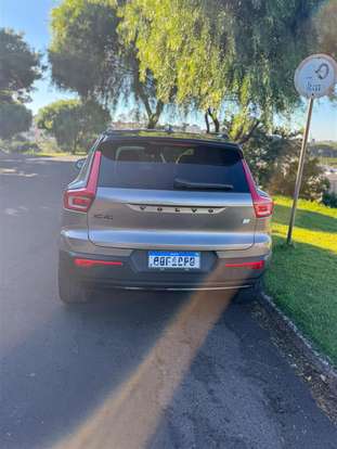 VOLVO-XC40-2021