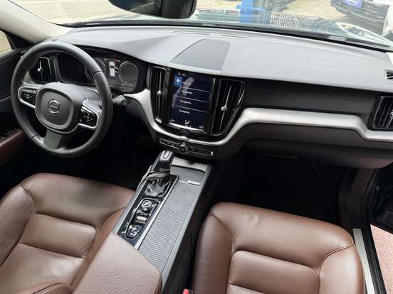 VOLVO-XC60-2020