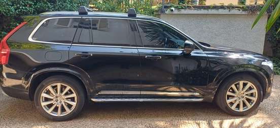 VOLVO-XC90-2018