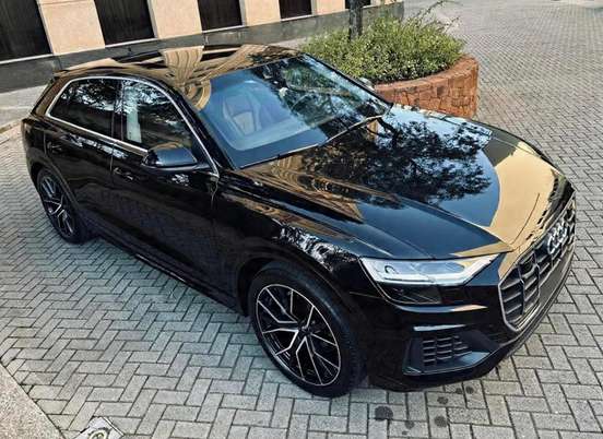 AUDI-Q8-2020