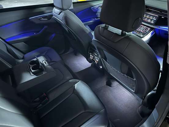 AUDI-Q8-2020