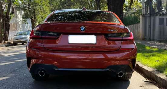 BMW-320i-2022