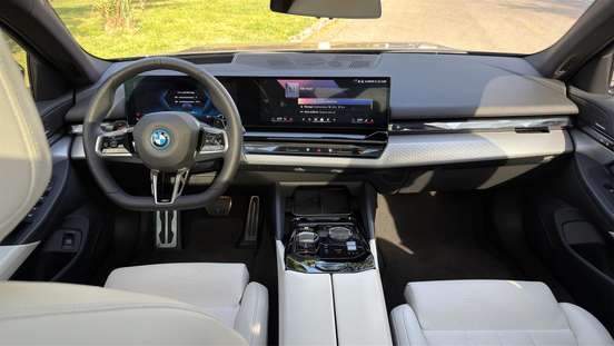 BMW-530e-2024