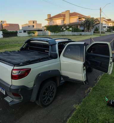FIAT-STRADA-1.8 MPI ADVENTURE CD 16V FLEX 3P AUTOMATIZADO FIAT-STRADA-2015