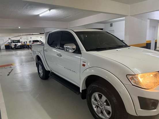 MITSUBISHI-L200 TRITON-3.5 HPE 4X4 CD V6 24V FLEX 4P AUTOMÁTICO MITSUBISHI-L200 TRITON-2012