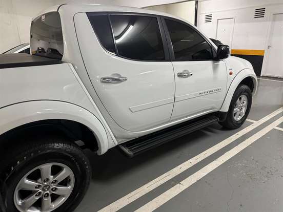 MITSUBISHI-L200 TRITON-3.5 HPE 4X4 CD V6 24V FLEX 4P AUTOMÁTICO MITSUBISHI-L200 TRITON-2012