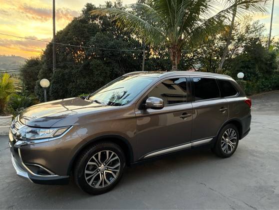 MITSUBISHI OUTLANDER 2.0 COMFORT 16V GASOLINA 4P AUTOMÁTICO