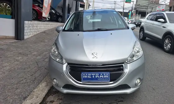 PEUGEOT 208 1.6 GRIFFE 16V FLEX 4P AUTOMÁTICO PEUGEOT 208 1.6 GRIFFE 16V FLEX 4P AUTOMÁTICO