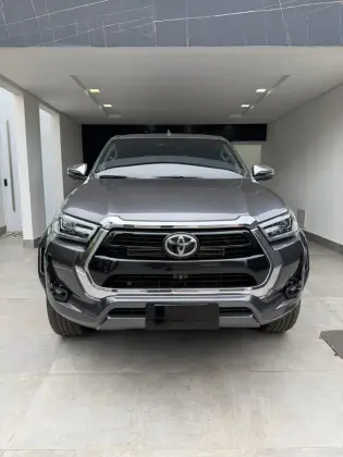 TOYOTA HILUX 2.8 D-4D TURBO DIESEL CD SRX 4X4 AUTOMÁTICO