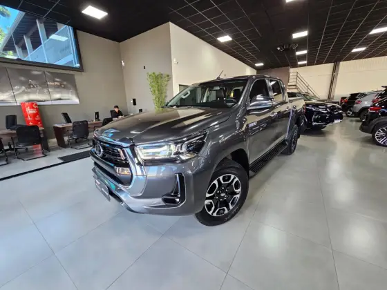 TOYOTA HILUX 2.8 D-4D TURBO DIESEL CD SRX 4X4 AUTOMÁTICO