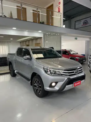 TOYOTA HILUX 2.8 SRX 4X4 CD 16V DIESEL 4P AUTOMÁTICO TOYOTA HILUX 2.8 SRX 4X4 CD 16V DIESEL 4P AUTOMÁTICO